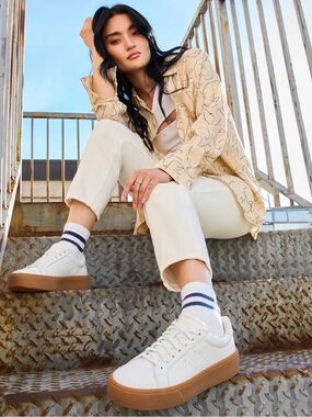 Best in Class Leather Lace-Up Court & Classics Skechers White Low-Top Sneakers.
